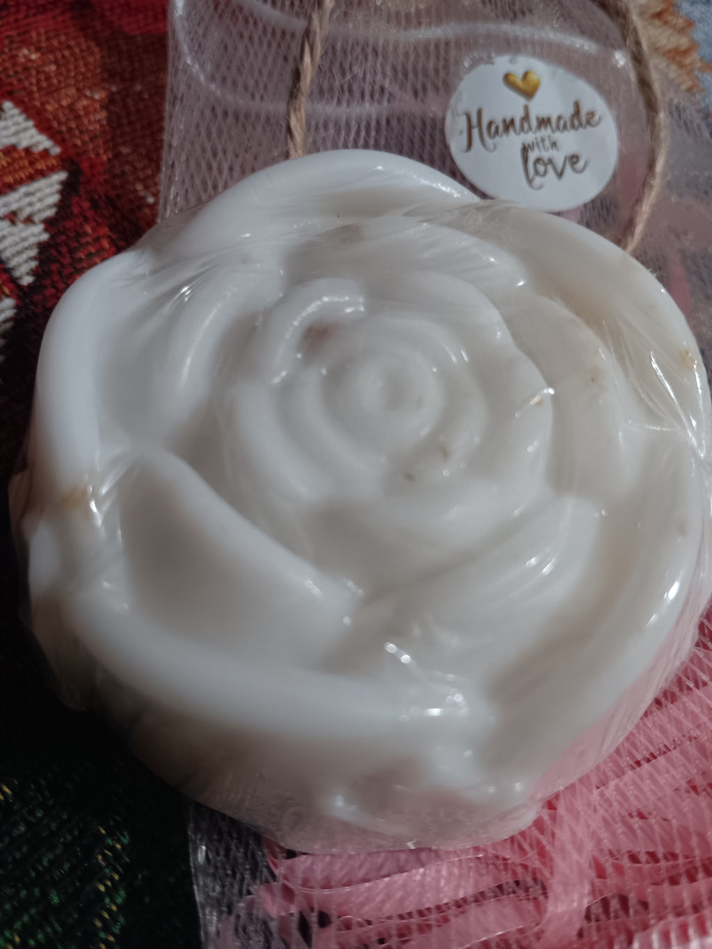 Oatmeal & Coconut Rose, with integrated loofah