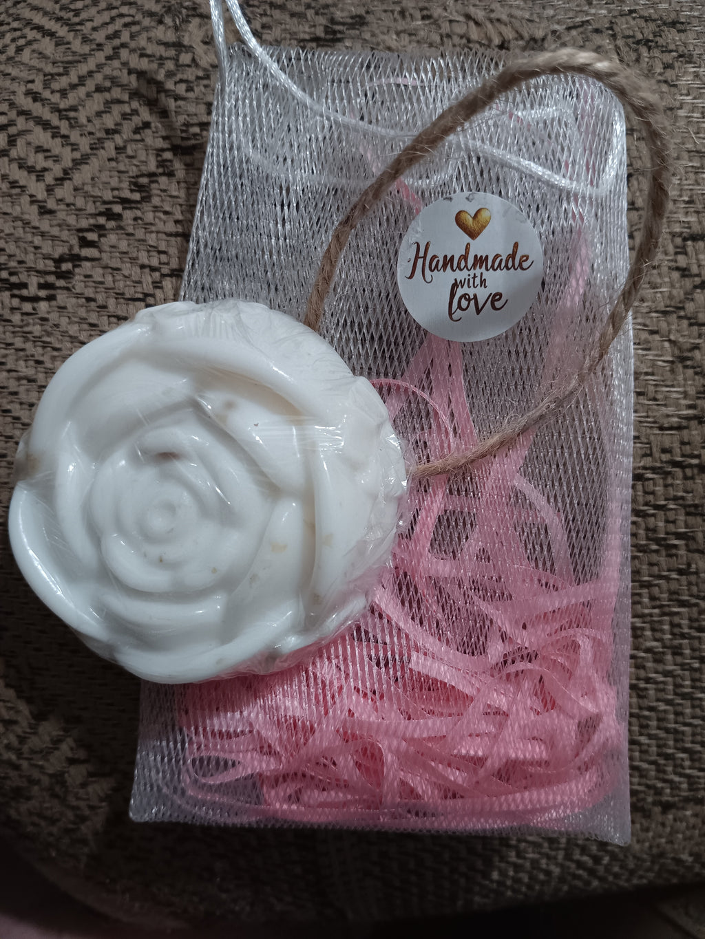 Oatmeal & Coconut Rose, with integrated loofah