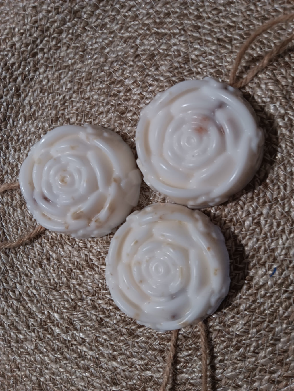 Oatmeal & Coconut Rose, with integrated loofah